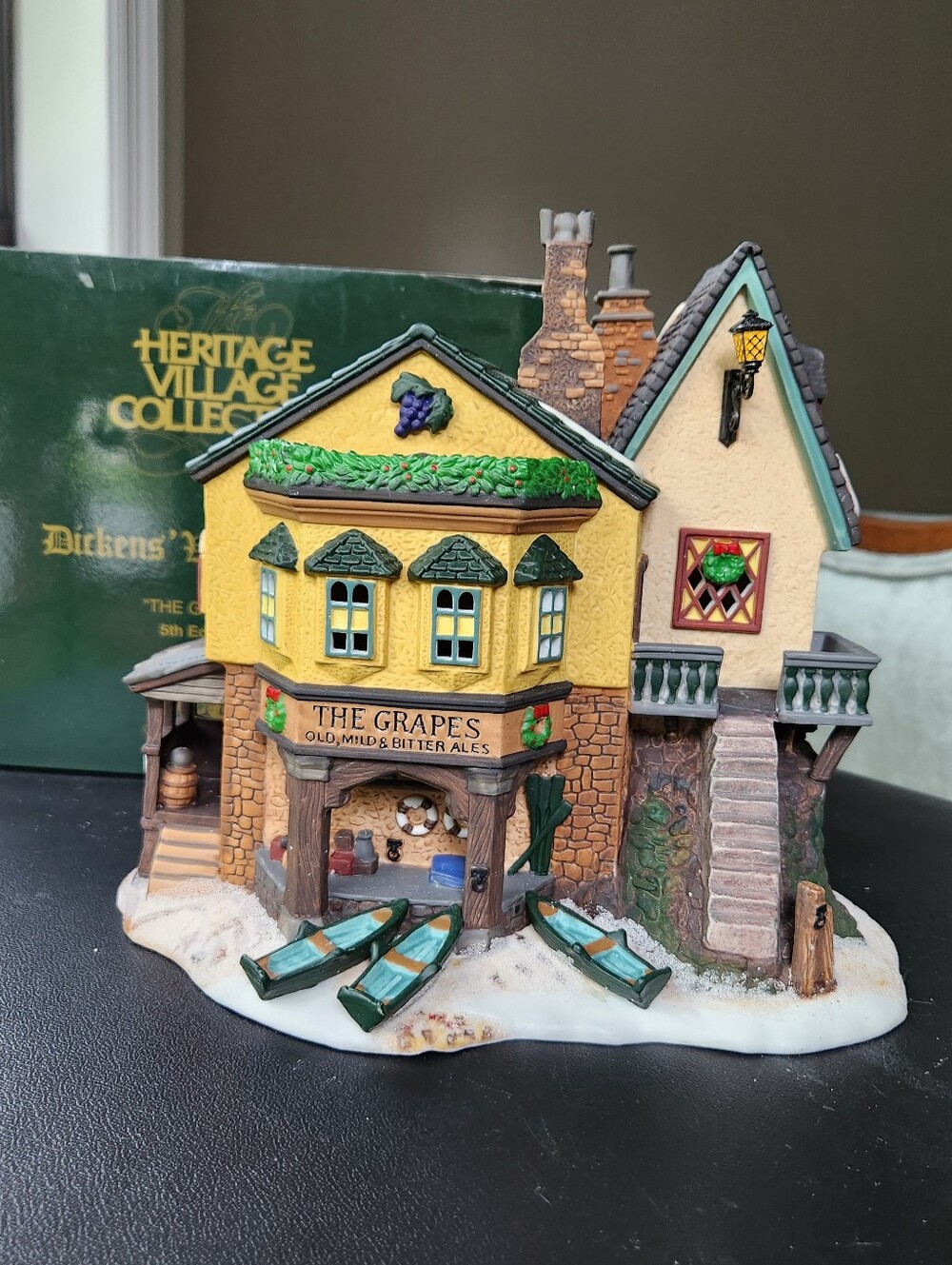 Dept 56 "The Grapes Inn" - Dickens' Village